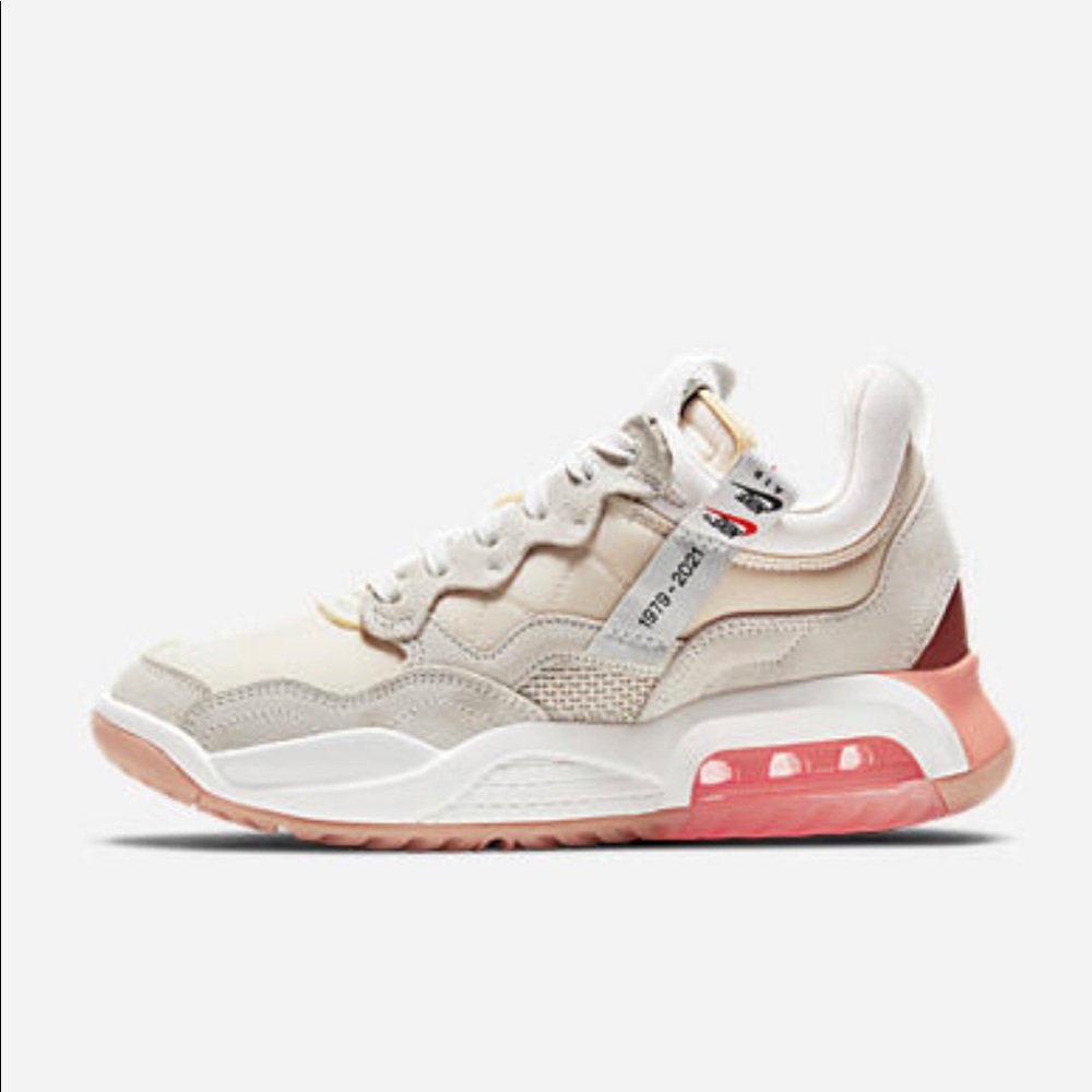 Nike - Shoes Summit White/Light Bone/Camellia/Black
Size W 11 / M 9.5